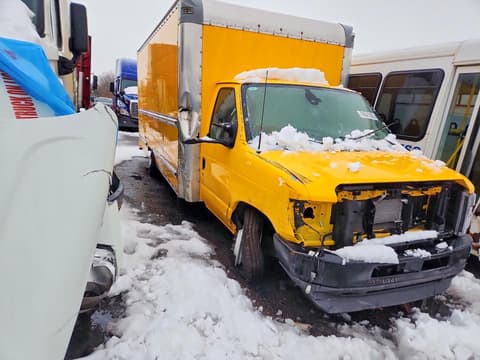 2024 Ford Econoline, VIN 1FDWE3FN4RDD08743. Фото 4 из 6 с аукциона Copart. Каталог авто из США OpenDataCar.