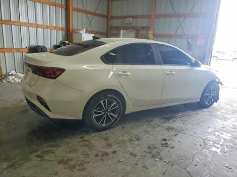 2024 Kia Forte, VIN 3KPF24AD0RE835923. Фото 3 из 6 с аукциона Copart. Каталог авто из США OpenDataCar.