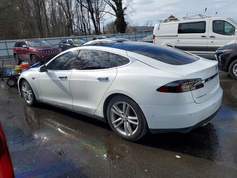 2015 Tesla Model S, VIN 5YJSA1H22FF095883. Фото 2 з 6 з аукціону Copart. Каталог авто зі США OpenDataCar.