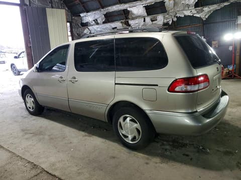 2002 Toyota Sienna, VIN 4T3ZF13CX2U458077. Photo 2 of 6 from Copart auction. OpenDataCar US salvage catalog.