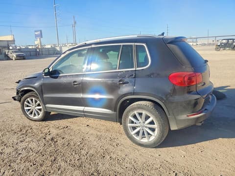 2017 Volkswagen Tiguan, VIN WVGRV7AX8HK020523. Zdjęcie 2 z 6 z aukcji Copart. Katalog aut z USA OpenDataCar.
