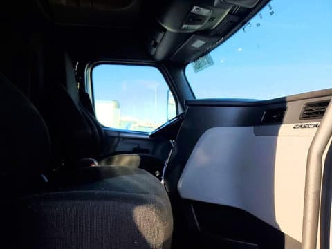 2020 Freigliner , VIN 3AKJHHDR8LSLC0215. Фото 5 з 6 з аукціону Copart. Каталог авто зі США OpenDataCar.