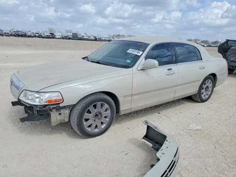 2007 Lincoln Town Car, VIN 1LNHM81W07Y637888. Фото 1 з 6 з аукціону Copart. Каталог авто зі США OpenDataCar.