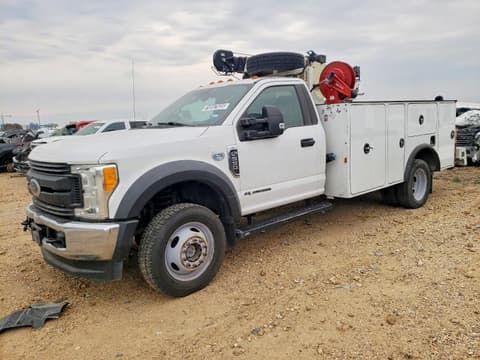 2017 Ford F-550 Super Duty, VIN 1FDUF5HT5HEF50266. Фото 1 з 6 з аукціону Copart. Каталог авто зі США OpenDataCar.