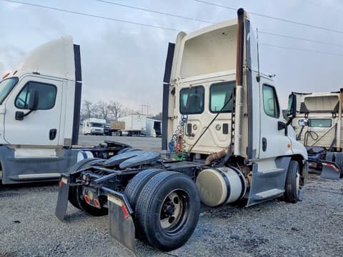 2016 Freightliner Cascadia 125, VIN 1FUBGEDV9GLHC5748. Фото 4 из 6 с аукциона Copart. Каталог авто из США OpenDataCar.