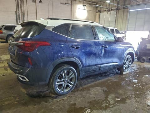 2021 Kia Seltos, VIN KNDEU2AA1M7117533. Фото 3 з 6 з аукціону Copart. Каталог авто зі США OpenDataCar.