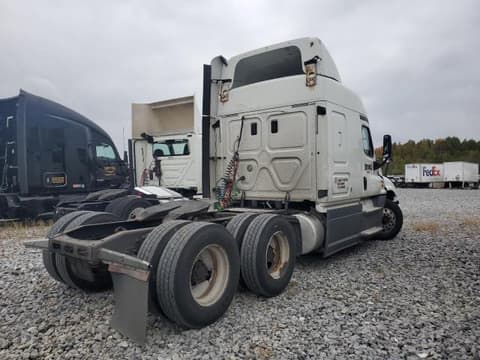 2015 Freightliner Cascadia, VIN 3AKJGLD6XFSGE7864. Фото 4 из 6 с аукциона Copart. Каталог авто из США OpenDataCar.