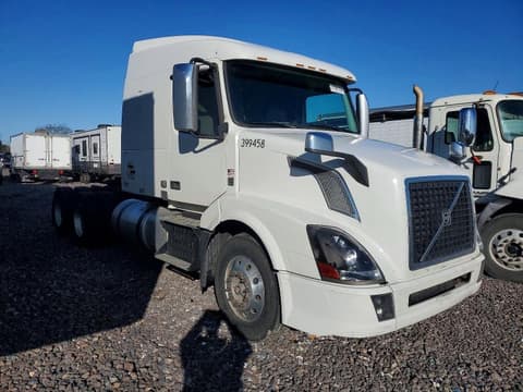 2016 Volvo VNL, VIN 4V4NC9EH4GN975280. Фото 1 з 6 з аукціону Copart. Каталог авто зі США OpenDataCar.