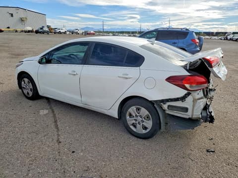 2017 Kia Forte, VIN 3KPFK4A77HE035810. Фото 2 из 6 с аукциона Copart. Каталог авто из США OpenDataCar.