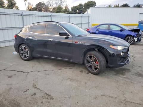 2017 Maserati Levante, VIN ZN661XUS3HX220214. Фото 4 з 6 з аукціону Copart. Каталог авто зі США OpenDataCar.