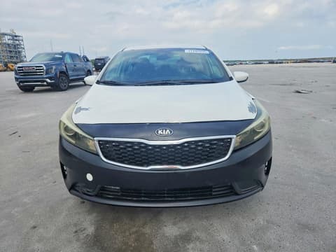 2017 Kia Forte, VIN 3KPFK4A77HE029117. Фото 5 з 6 з аукціону Copart. Каталог авто зі США OpenDataCar.