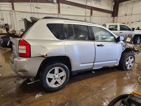 2007 Jeep Compass, VIN 1J8FT47W57D131939. Фото 3 из 6 с аукциона Copart. Каталог авто из США OpenDataCar.