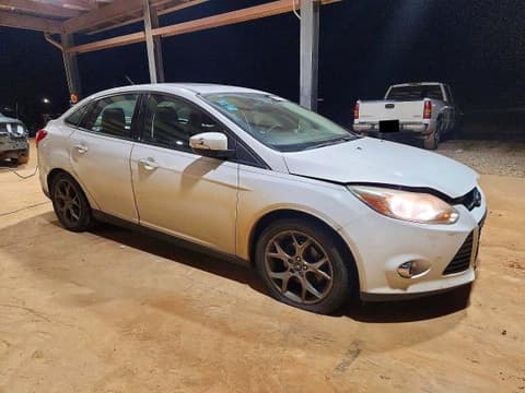 2013 Ford Focus, VIN 1FADP3F27DL275642. Zdjęcie 4 z 6 z aukcji Copart. Katalog aut z USA OpenDataCar.