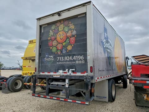 2023 Isuzu FTR, VIN 54DK6S1F2PSA52006. Zdjęcie 4 z 6 z aukcji Copart. Katalog aut z USA OpenDataCar.