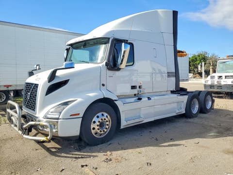 2025 Volvo VNR, VIN 4V4WC9EH3SN688753. Zdjęcie 2 z 6 z aukcji Copart. Katalog aut z USA OpenDataCar.