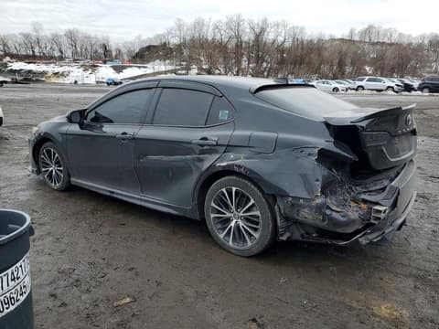 2018 Toyota Camry, VIN 4T1B11HK5JU586413. Фото 2 з 6 з аукціону Copart. Каталог авто зі США OpenDataCar.