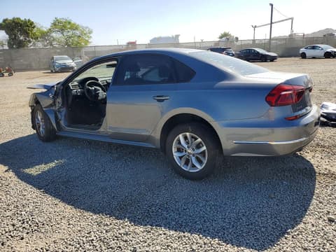 2018 Volkswagen Passat, VIN 1VWAA7A3XJC016805. Zdjęcie 2 z 6 z aukcji Copart. Katalog aut z USA OpenDataCar.