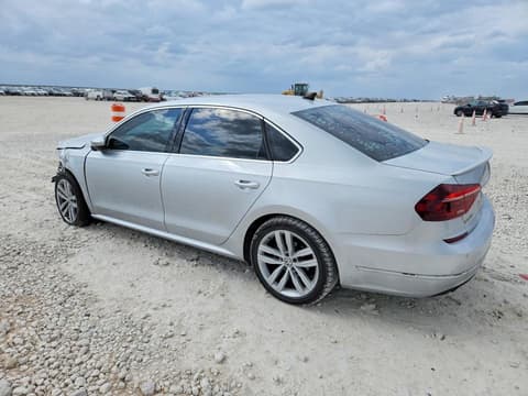 2018 Volkswagen Passat, VIN 1VWBA7A35JC008101. Фото 2 з 6 з аукціону Copart. Каталог авто зі США OpenDataCar.