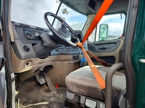 2018 Freightliner Cascadia 113, VIN 3AKBGADV0JSJL4388. Фото 5 з 6 з аукціону Copart. Каталог авто зі США OpenDataCar.