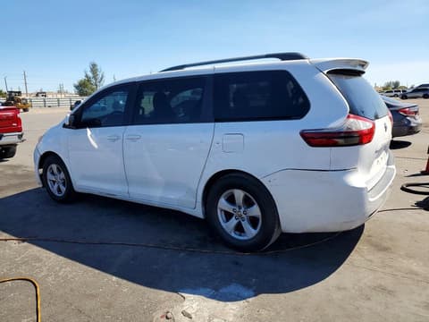 2017 Toyota Sienna, VIN 5TDKZ3DC5HS807224. Фото 2 з 6 з аукціону Copart. Каталог авто зі США OpenDataCar.