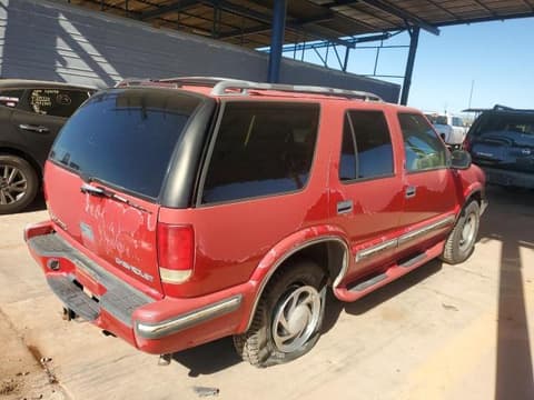 1998 Chevrolet Blazer, VIN 1GNDT13W3W2225581. Фото 3 з 6 з аукціону Copart. Каталог авто зі США OpenDataCar.