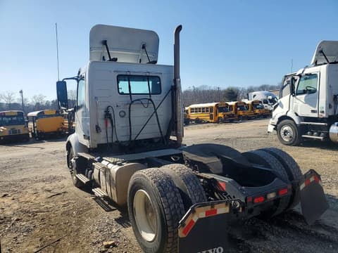 2019 Volvo VNR, VIN 4V4W19DF7KN217890. Фото 3 из 6 с аукциона Copart. Каталог авто из США OpenDataCar.