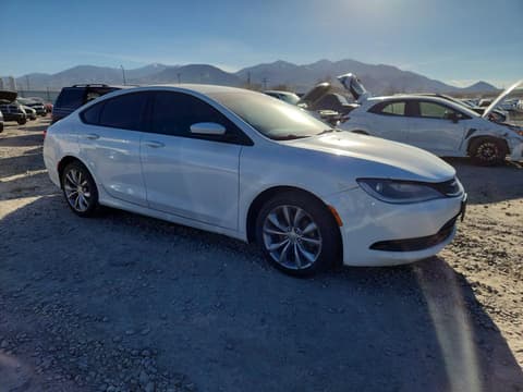 2015 Chrysler 200, VIN 1C3CCCBBXFN725058. Фото 4 з 6 з аукціону Copart. Каталог авто зі США OpenDataCar.