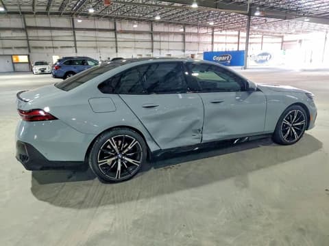 2024 Bmw 5 Series, VIN WBA43FJ0XRCS22483. Zdjęcie 3 z 6 z aukcji Copart. Katalog aut z USA OpenDataCar.