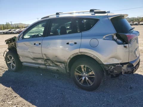 2018 Toyota RAV4, VIN 2T3WFREV3JW420088. Фото 2 з 6 з аукціону Copart. Каталог авто зі США OpenDataCar.
