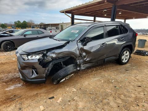 2021 Toyota RAV4, VIN 2T3W1RFV2MC099650. Фото 1 з 6 з аукціону Copart. Каталог авто зі США OpenDataCar.