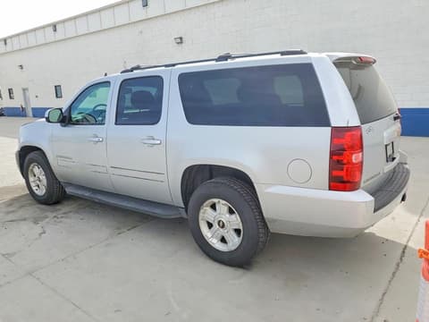 2013 Chevrolet Suburban, VIN 1GNSCHE06DR102533. Фото 2 з 6 з аукціону Copart. Каталог авто зі США OpenDataCar.