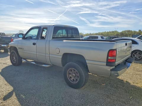 2000 Dodge Ram 1500, VIN 3B7HF13Y7YG135234. Фото 2 з 6 з аукціону Copart. Каталог авто зі США OpenDataCar.