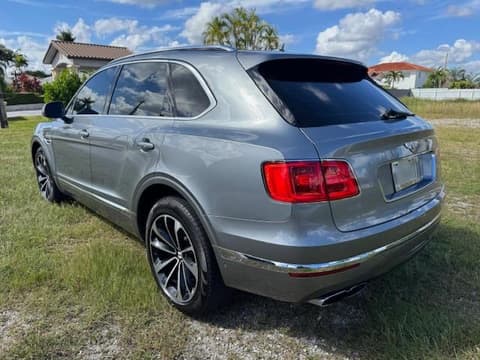 2019 Bentley Bentayga, VIN SJAAM2ZV9KC026702. Фото 2 из 6 с аукциона Copart. Каталог авто из США OpenDataCar.
