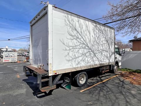 2012 Mitsubishi fuso truck of america inc , VIN JL6BNG1A8CK002900. Zdjęcie 4 z 6 z aukcji Copart. Katalog aut z USA OpenDataCar.