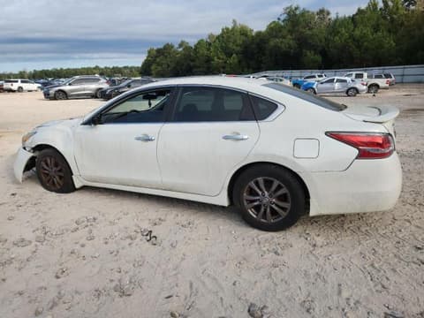 2015 Nissan Altima, VIN 1N4AL3AP5FC580335. Фото 2 з 6 з аукціону Copart. Каталог авто зі США OpenDataCar.