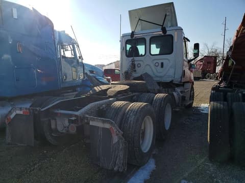 2024 Freigliner Cascadia 126, VIN 3AKJHLDV2RDUP6963. Фото 4 з 6 з аукціону Copart. Каталог авто зі США OpenDataCar.