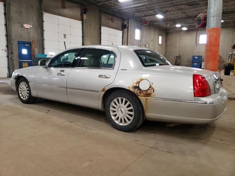 2004 Lincoln Town Car, VIN 1LNHM81WX4Y671476. Zdjęcie 2 z 6 z aukcji Copart. Katalog aut z USA OpenDataCar.