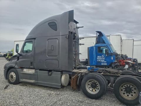 2020 Freightliner Cascadia 126, VIN 3AKJHHDR9LSKC0723. Фото 3 из 6 с аукциона Copart. Каталог авто из США OpenDataCar.