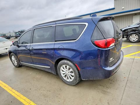 2017 Chrysler Pacifica, VIN 2C4RC1BG3HR803014. Фото 2 з 6 з аукціону Copart. Каталог авто зі США OpenDataCar.
