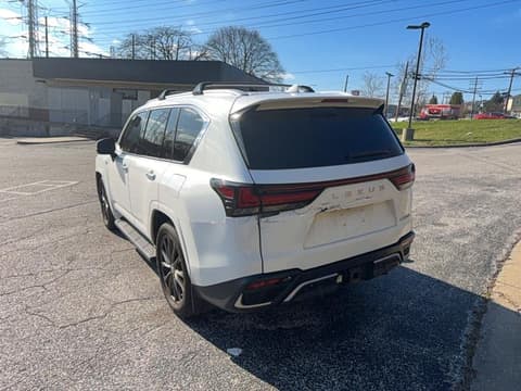 2022 Lexus LX 600, VIN JTJMB7CX2N4012550. Zdjęcie 3 z 6 z aukcji Copart. Katalog aut z USA OpenDataCar.