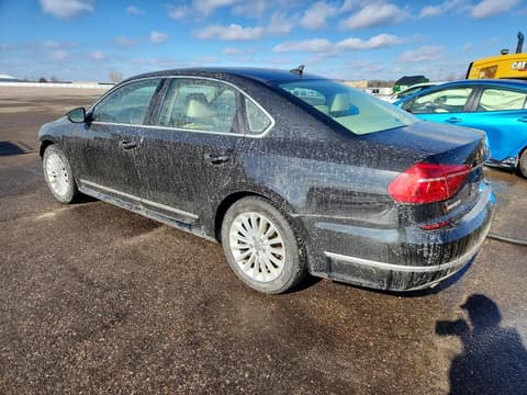 2016 Volkswagen Passat, VIN 1VWBS7A30GC046065. Фото 2 з 6 з аукціону Copart. Каталог авто зі США OpenDataCar.