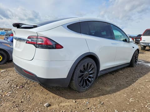 2018 Tesla Model X, VIN 5YJXCBE25JF102117. Фото 3 з 6 з аукціону Copart. Каталог авто зі США OpenDataCar.