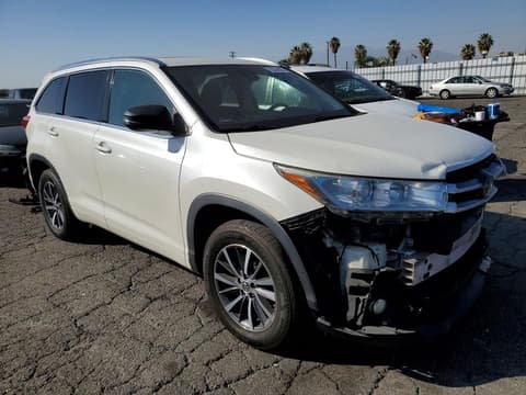 2018 Toyota Highlander, VIN 5TDKZRFH1JS538429. Zdjęcie 4 z 6 z aukcji Copart. Katalog aut z USA OpenDataCar.