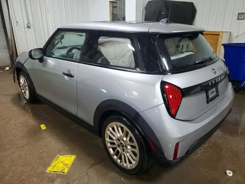 2025 Mini Cooper, VIN WMW13GD00S2W37957. Фото 2 з 6 з аукціону Copart. Каталог авто зі США OpenDataCar.