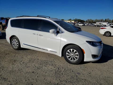 2017 Chrysler Pacifica, VIN 2C4RC1BGXHR747346. Фото 4 з 6 з аукціону Copart. Каталог авто зі США OpenDataCar.