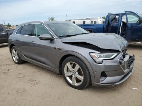2019 Audi e-tron, VIN WA1LAAGE8KB024677. Фото 4 из 6 с аукциона Copart. Каталог авто из США OpenDataCar.