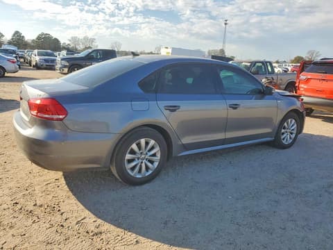 2015 Volkswagen Passat, VIN 1VWAT7A35FC063810. Фото 3 з 6 з аукціону Copart. Каталог авто зі США OpenDataCar.