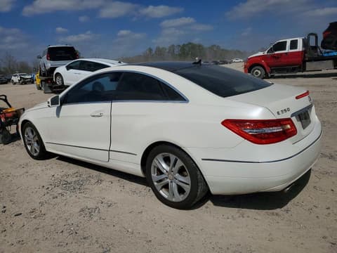 2011 Mercedes-benz E-Class, VIN WDDKJ5GB0BF080402. Фото 2 з 6 з аукціону Copart. Каталог авто зі США OpenDataCar.