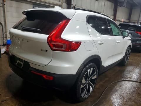 2024 Volvo XC40, VIN YV4L12UL4R2314324. Фото 3 з 6 з аукціону Copart. Каталог авто зі США OpenDataCar.