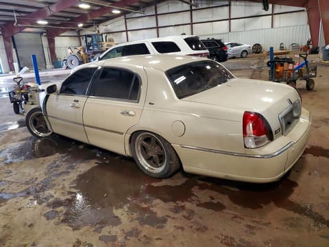 2003 Lincoln Town Car, VIN 1LNHM83W03Y623674. Zdjęcie 2 z 6 z aukcji Copart. Katalog aut z USA OpenDataCar.